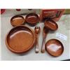 Image 2 : 7pce Wood Salad Bowl Set, 2 Pots with Lids, Stainless 