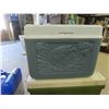 Image 3 : 4 Coolers, Picnic Jug, 7 Gallon Aqua Tainer 
