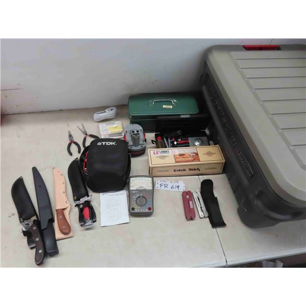 Rubbermaid Tote with (4) Knives, (2) Multi Tools, (2) 