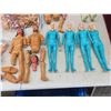 Image 2 : Vintage Marx Best of the West Figures and Parts with Tote 
