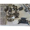 Image 4 : Light Switch Face Plates, Cabinet Pulls, Towel Racks & More 