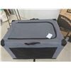 Image 3 : Gardner Pet Cloth Dog Kennel 30'' x 20'' x 30'' Looks New , Do 