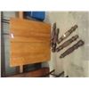 Image 1 : Antique 5 Leg Table 29'' x 42'' x 42'' 