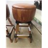 Image 2 : 3 Matching Stools 
