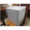 Image 2 : Hamilton Beach Bar Fridge 20'' x 19'' x 17'' 