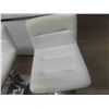 Image 3 : 2 Swivel Leather/Leather-Style Bar Stools 