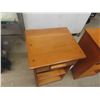 Image 3 : 2 Villas Maple Matching Stands 28'' x 16'' x 14'' 