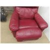 Image 4 : Leather/Leather Style Reclining Chair 