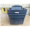 Image 1 : 3 Rubbermaid Storage Tubs with Lids