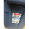 Image 4 : 3 Rubbermaid Storage Tubs with Lids