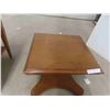 Image 6 : End Table 22" x 19" x 27" , Stand