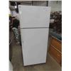 Image 1 : GE Fridge with Top Freezer 67'' x 28'' x 29 1/2'' 