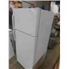 Image 2 : GE Fridge with Top Freezer 67'' x 28'' x 29 1/2'' 