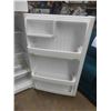 Image 7 : GE Fridge with Top Freezer 67'' x 28'' x 29 1/2'' 
