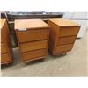 Image 10 : 4pce Bedroom Set : Dresser 31'' x 57'' x 18'' Plus Mirror