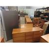 Image 2 : 4pce Bedroom Set : Dresser 31'' x 57'' x 18'' Plus Mirror