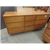 Image 3 : 4pce Bedroom Set : Dresser 31'' x 57'' x 18'' Plus Mirror
