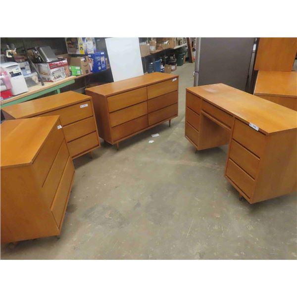 4pce Bedroom Set: Desk 30'' x 49 1/2'' x 18'' , Dresser 