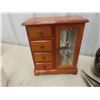 Image 2 : Jewelry Box, Carriage Style Clock, Vase, Ornaments
