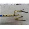 Image 3 : Garden Weed Claw 