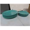 Image 2 : 22 Pieces Fiestaware + Fiesta Collectors Book