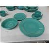 Image 6 : 22 Pieces Fiestaware + Fiesta Collectors Book