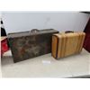 Image 1 : 2 Vintage Suit Cases 