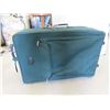 Image 8 : 2 Suitcases, 1 Carry On 