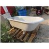 Image 1 : Antique Cast Bath Tub with 4 Feet 