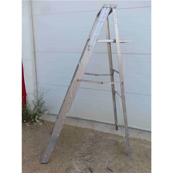 Aluminum 6ft Step Ladder With Paint Tray