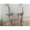 Image 3 : Pairs of Stilts