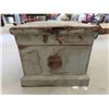Image 4 : Vintage Wooden Chest 17 x  28 X 20"