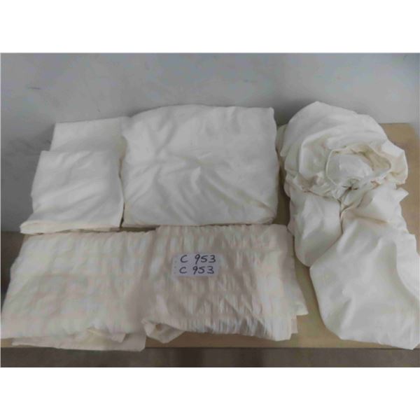 Amazon Basics Lightweight, Wrinkle-Free, Breathable Microfiber