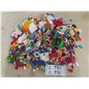 Image 1 : Lego kit, everything is open theres a lot of pieces, selling