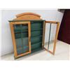 Image 3 : Wood & Glasss Display Cabinet 20 x 17 x 2.75"