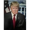 Image 1 : US President Donald Trump signed photo