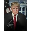 Image 1 : US President Donald Trump signed photo