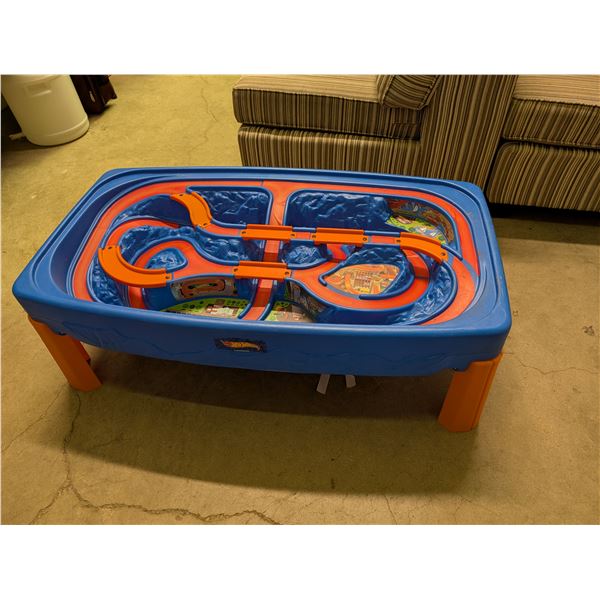 Step 2 Hot Wheels Car and Track Play Table