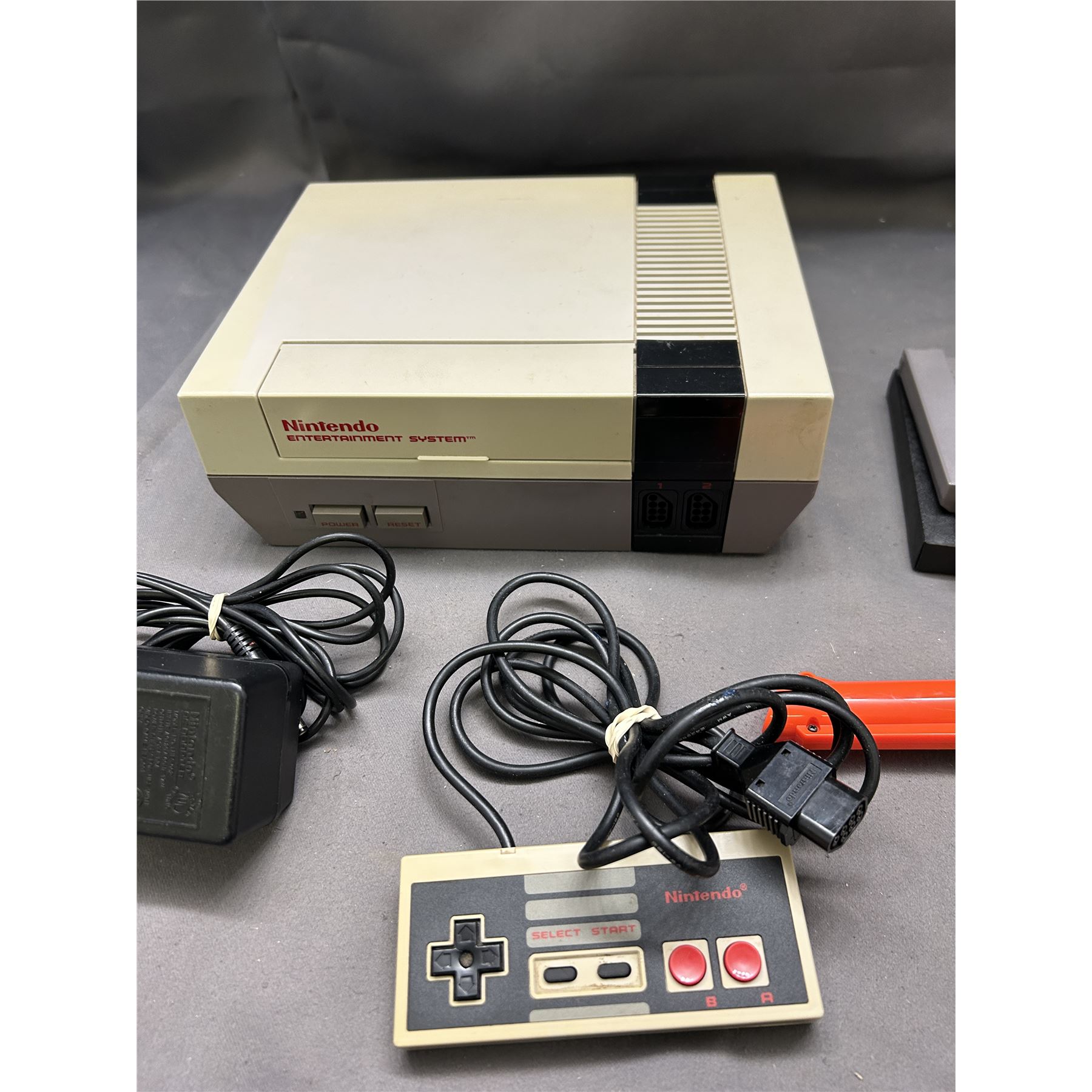 NES Nintendo Entertainment System Bundle 2 Games, Zapper, Controller ...