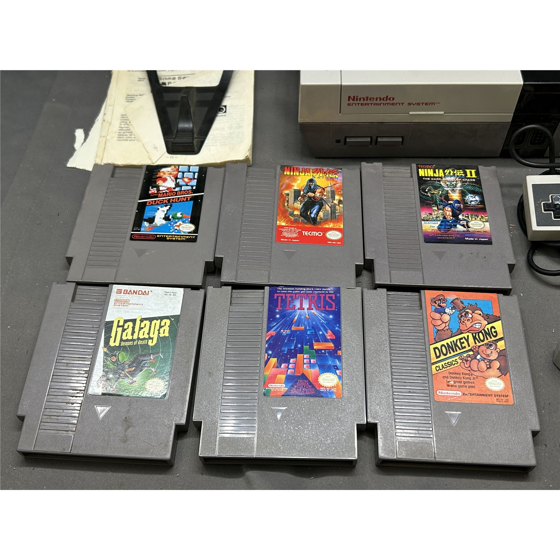 Nintendo NES Console Bundle Gun, Controllers, Cables, 6 Games, Game Genie