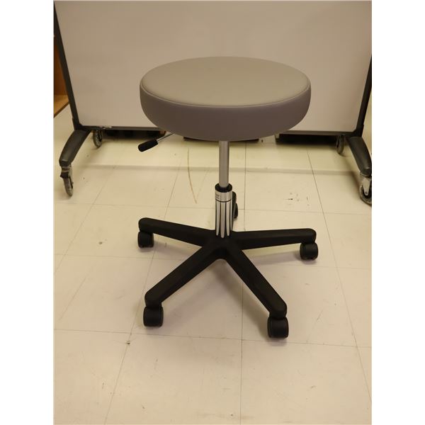 TABOURET MOBILE REMBOURRÉ MIDMARK 272-001-851