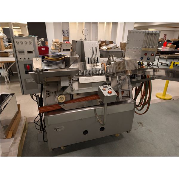 DUO-ROTA FILLER #840/13 220 V. 3 PH. (60 HZ) AND 1,5,10 ML PUMPS INCLUDED HEAT EXAUST FAN 220V. WITH