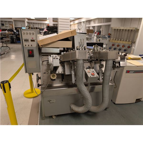 DUO-ROTA FILLER #840/14 220 V. 3 PH. (EUROPE 50HZ) AND 1,5,10 ML PUMPS EQUIPPED FOR FILLING IN