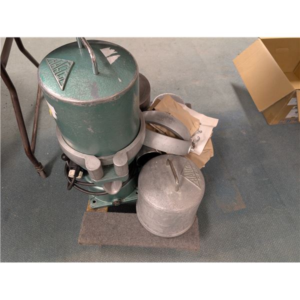 HYDRAULIC PRESS 220 V, HAFICO 0-450 KG/CM²