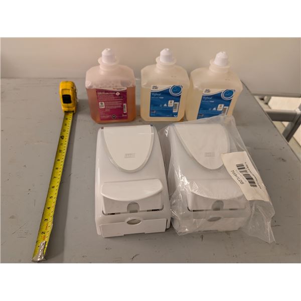 LOT: 3 SAVON À MAIN ET 2 DISPENSEUR DE SAVON DEB
