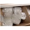 Image 4 : BOUTEILLES ET CAPUCHONS EN PLASTIQUE ASST