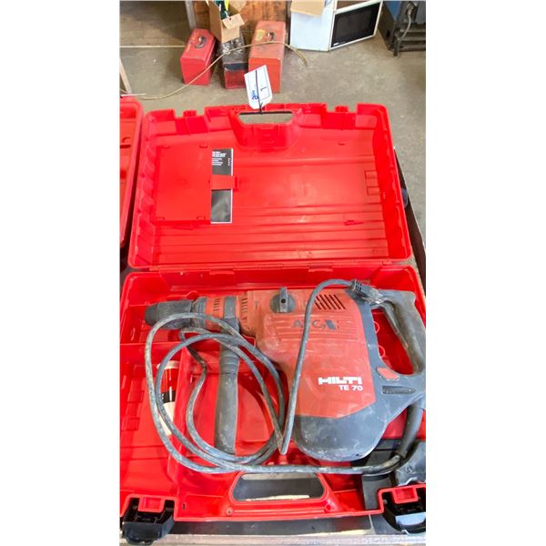 TE 70-ATC/AVR ROTARY HAMMER IN HARD TRANSPORT CASE