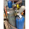 Image 5 : PAIR OF COMPRESSED GAS TANKS