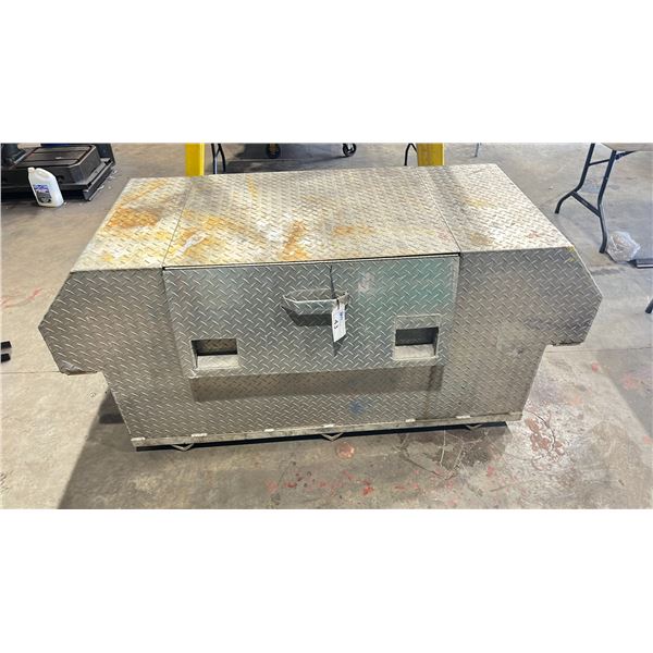 ALUMINUM CHECKER PLATE TRUCK BED WORK BOX
