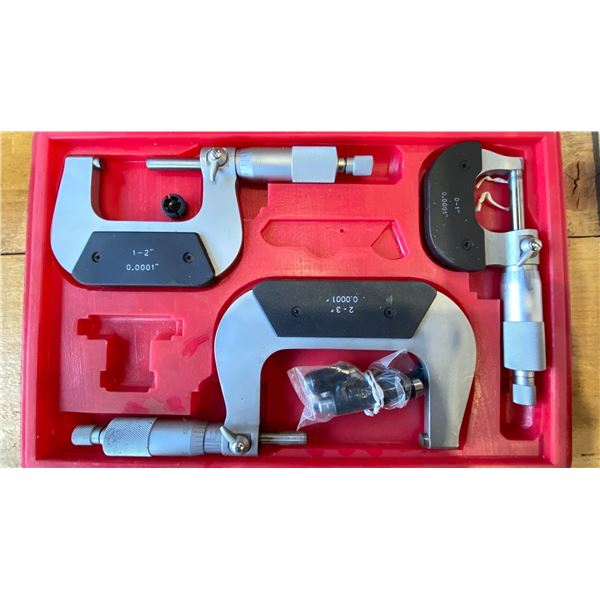 SET OF MICROMETERS IN CASE